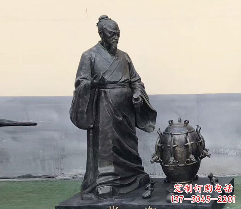 保定学校张衡和地动仪铜雕