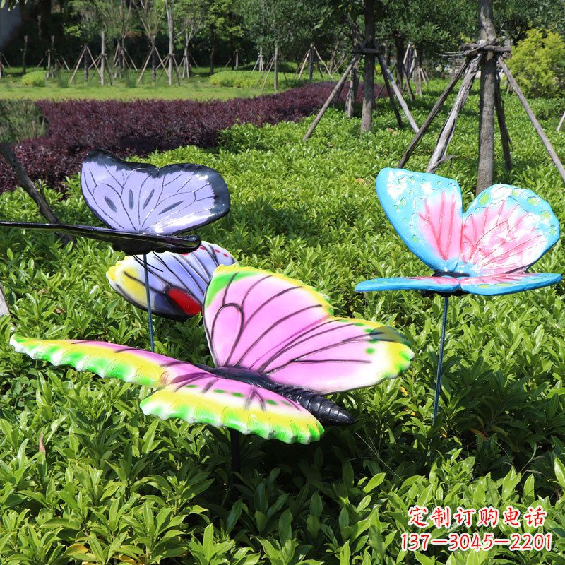 保定展翅的蝴蝶，公园草丛仿真动物装饰雕塑