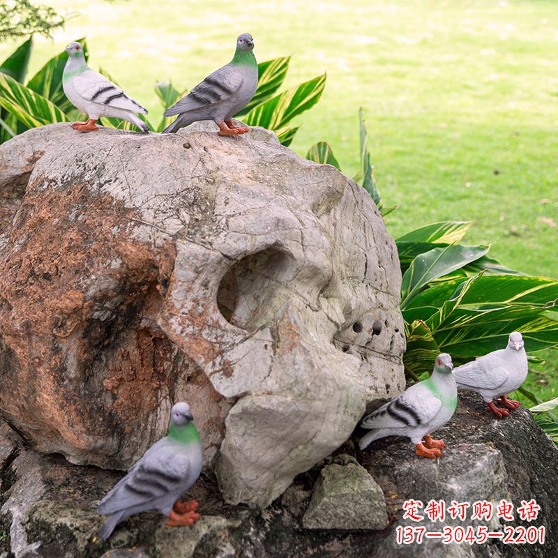 保定众人托着和平鸽雕塑