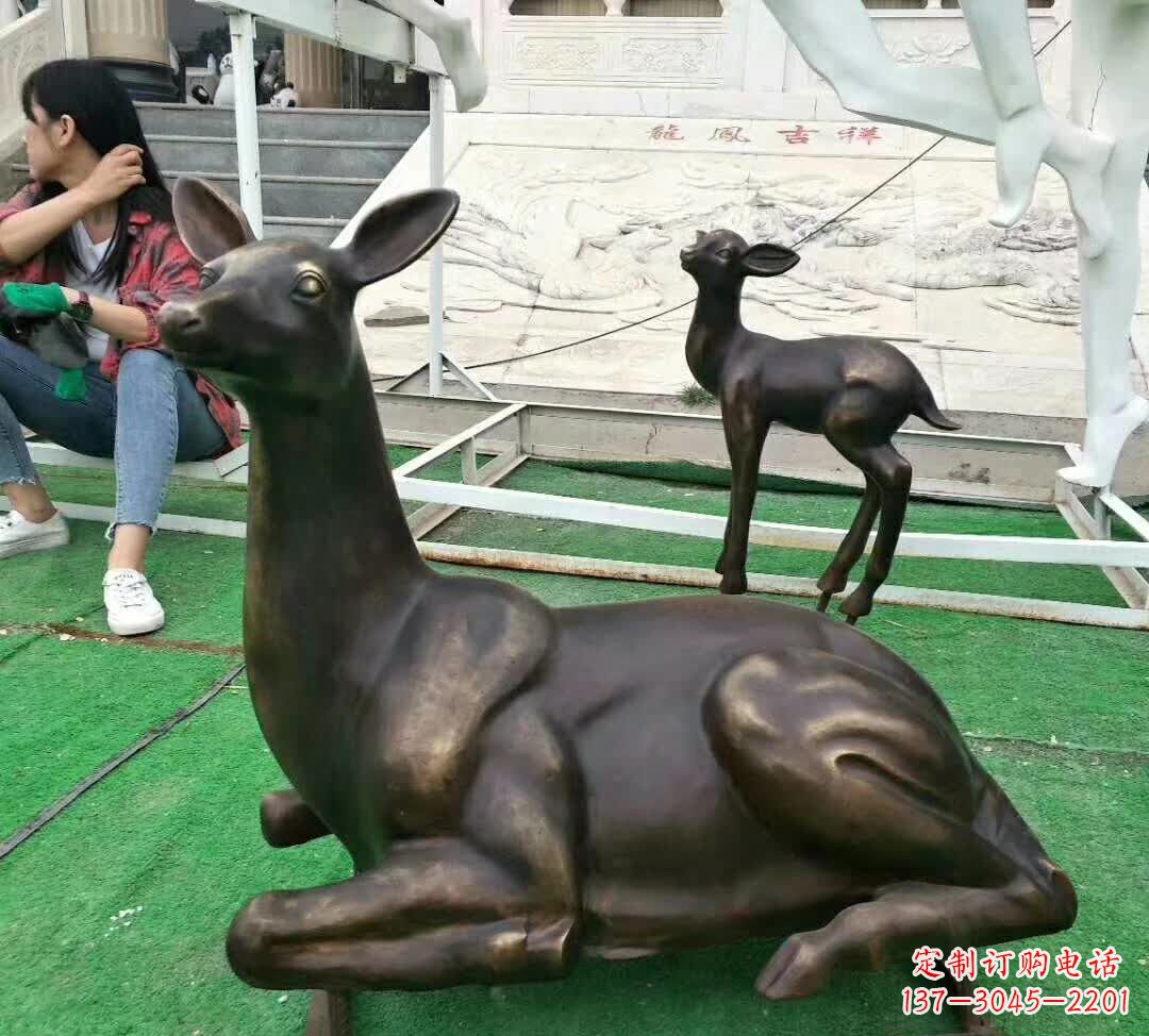 保定铸铜广场动物鹿雕塑