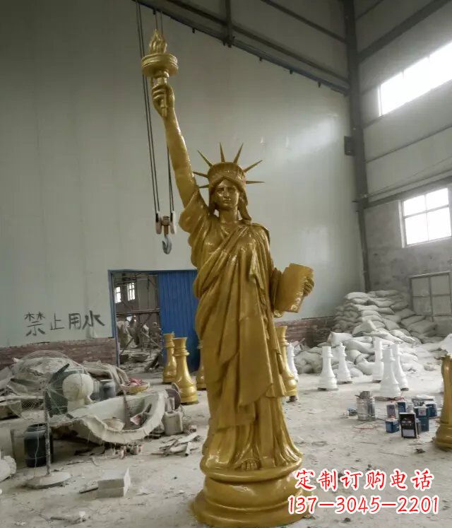 保定自由女神玻璃钢仿铜人物雕塑