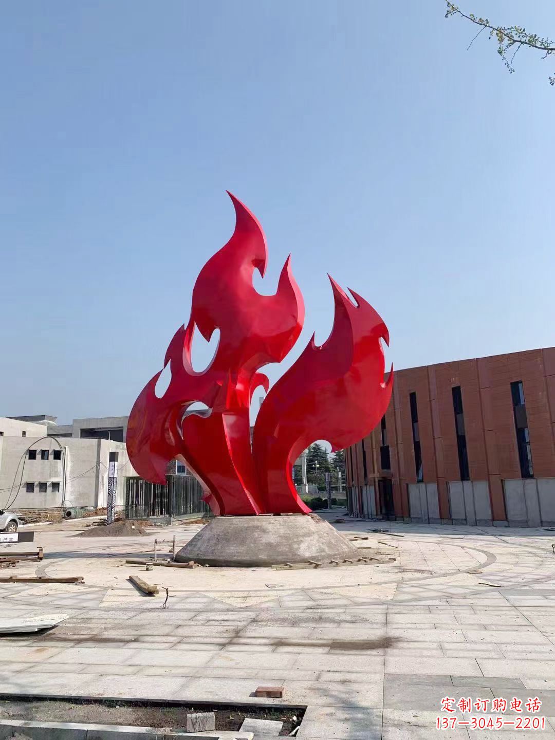 保定大学操场抽象不锈钢火苗雕塑