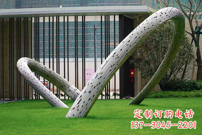 保定景观雕塑-酒店草坪创意不锈钢圆环景观雕塑